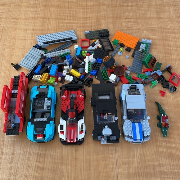 Huge Lego Race Car Set with Extras Legos - Picture 4 of 9